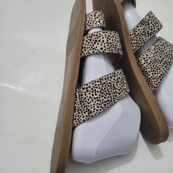 Universal Thread sandals, size 10 - Picture 5 of 8